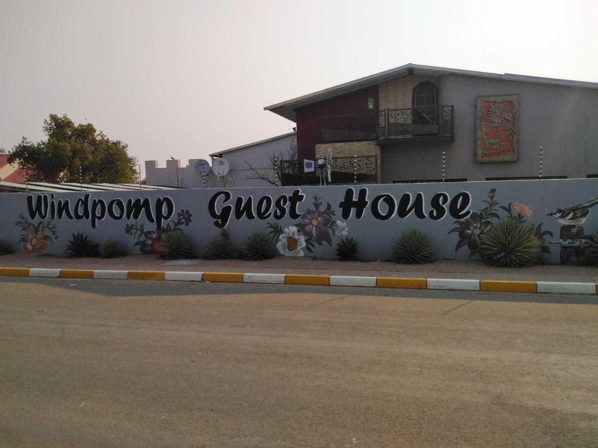 Gobabis Die Windpomp Guesthouse מראה חיצוני תמונה